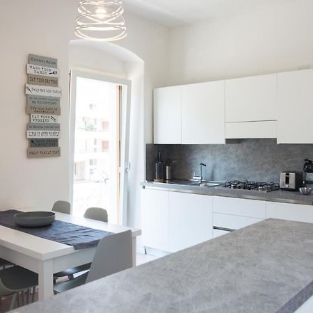 Nirvana Apartments Torbole Sul Garda ภายนอก รูปภาพ
