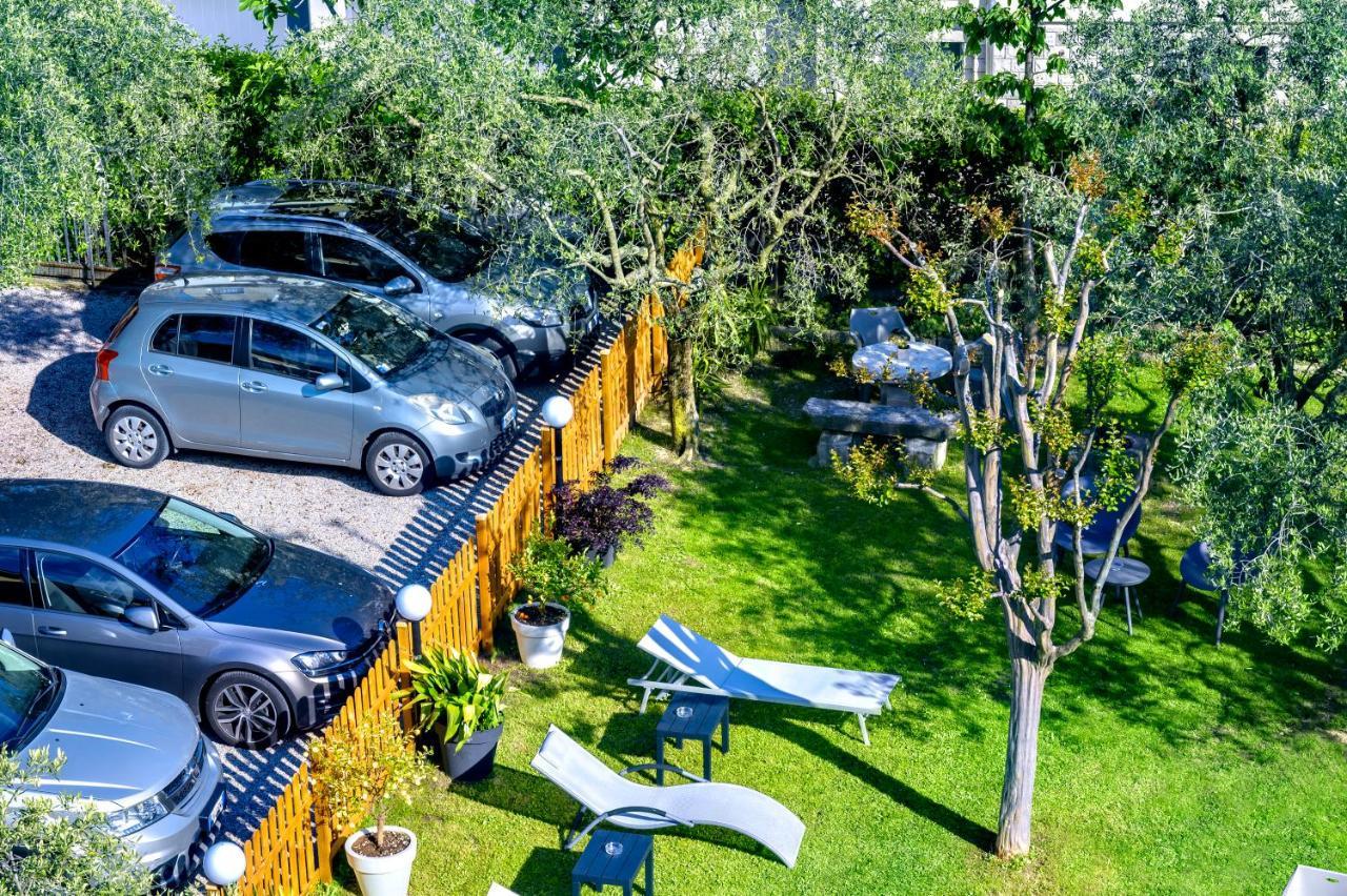 Nirvana Apartments Torbole Sul Garda ภายนอก รูปภาพ