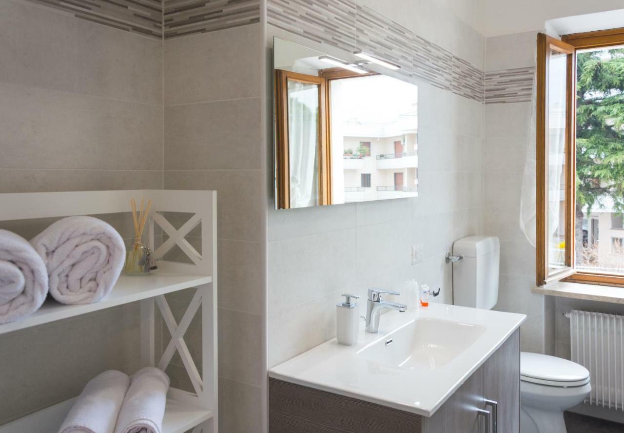 Nirvana Apartments Torbole Sul Garda ภายนอก รูปภาพ